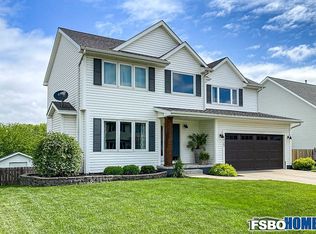 4927 68th St, Urbandale, IA 50322