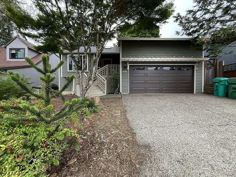 4737 SW Pendleton St — Photo 1