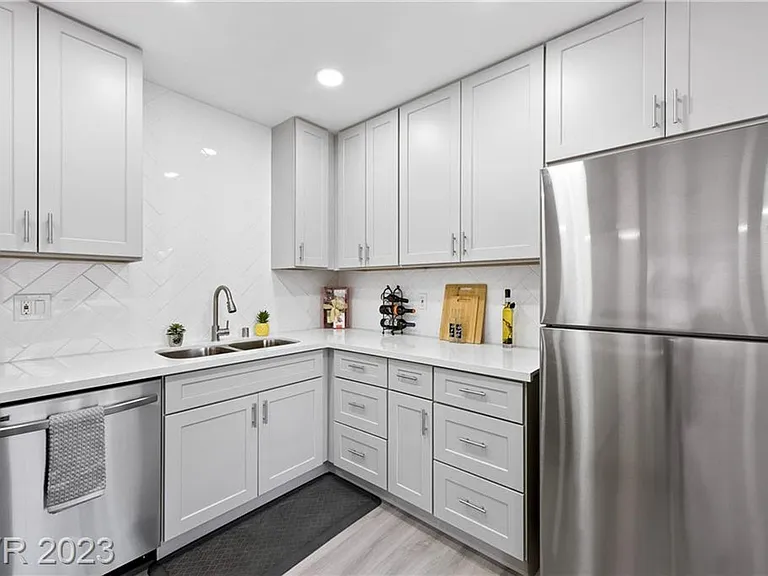 1439 Lorilyn Ave #4 — Photo 10