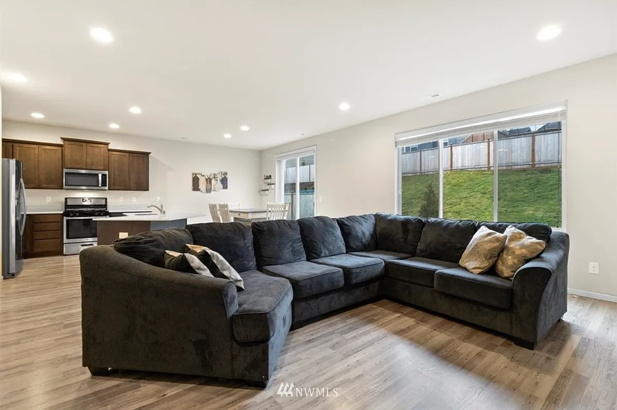 Living Room - 2914 Fiddleback St NE
