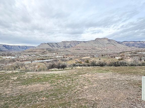 2nd image of 91 Willow Creek Trl