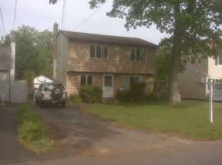 1417 N Windsor Ave, Bay Shore, NY 11706