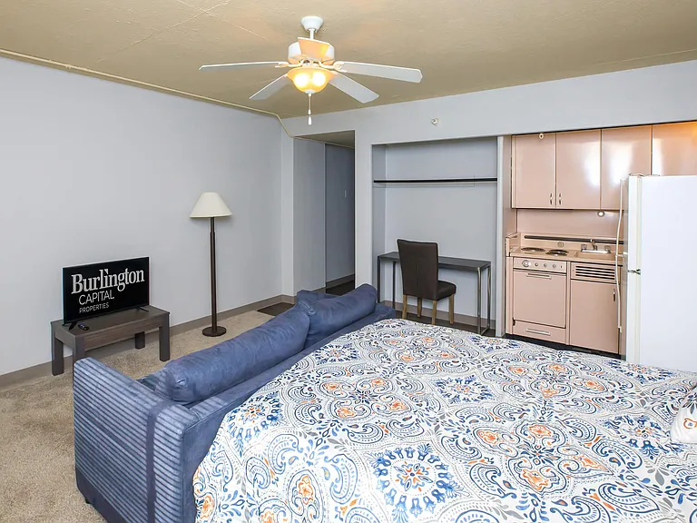 Capitol Hill Apartments — Photo 15