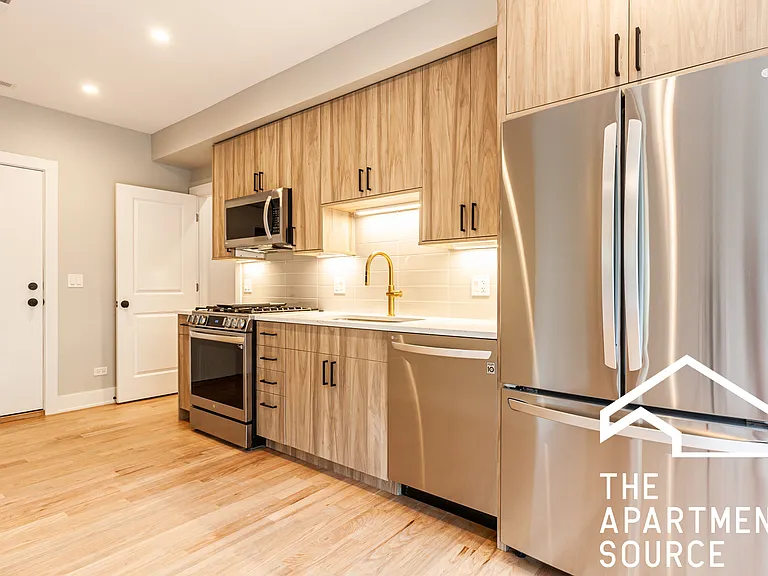 2453 W Logan Blvd #2 — Photo 2