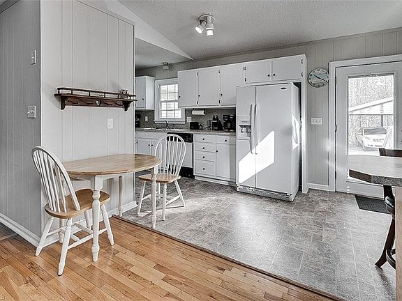 4th image of 404 Kennedy Farm Rd S