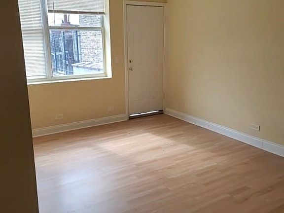 5th image of 2735 W Devon Ave Suite 207