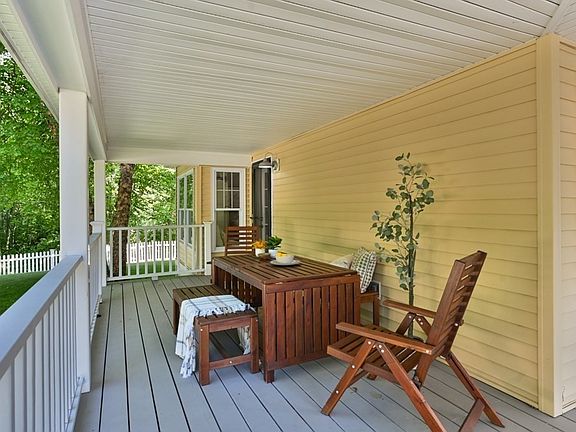 5th image of 440 Lowell St