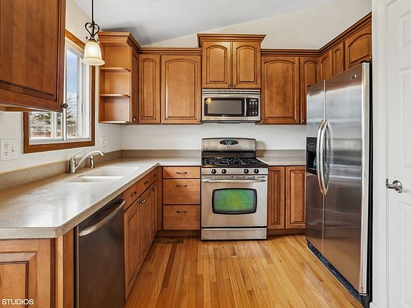 2nd image of 936 Hartwood Dr