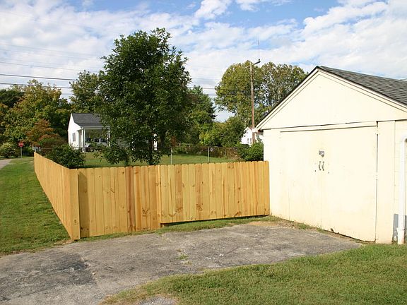 5th image of 3337 Shaw Dr
