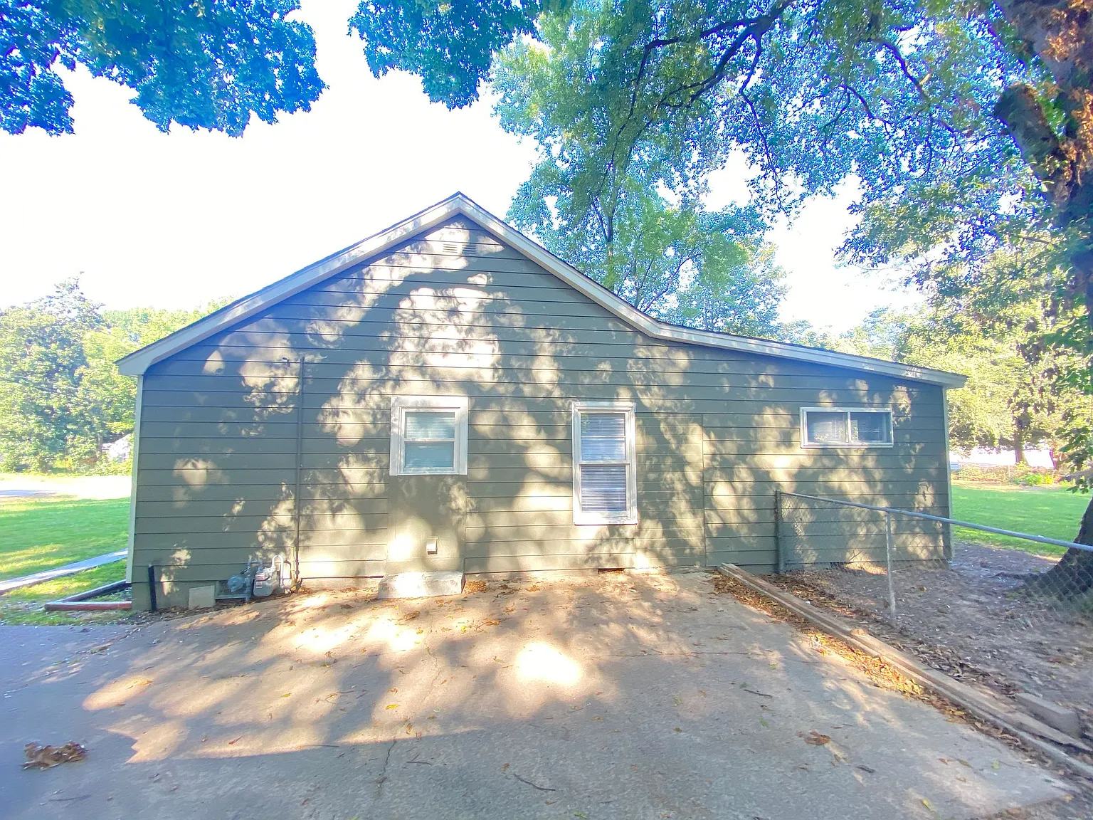 1230 Pera Ave — Photo 3