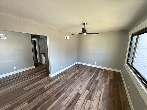 5th image of 213 E Marceau St