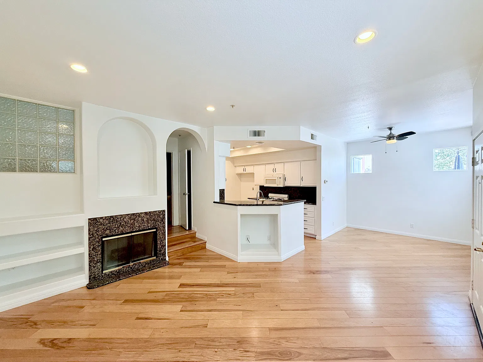 2 bed, 2.5 bath, 1222 sqft, $3,400 — Photo 2