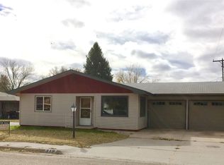 319 W 8th St, Imperial, NE 69033