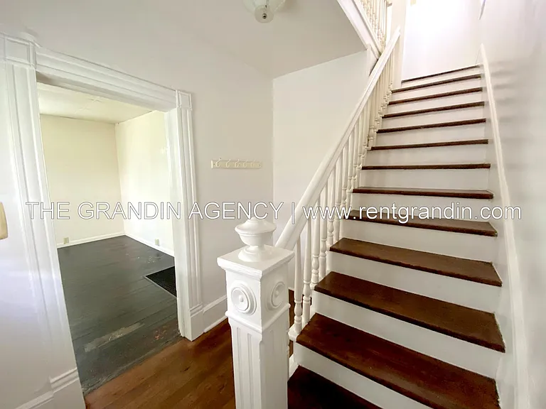 909 13th St SE — Photo 5
