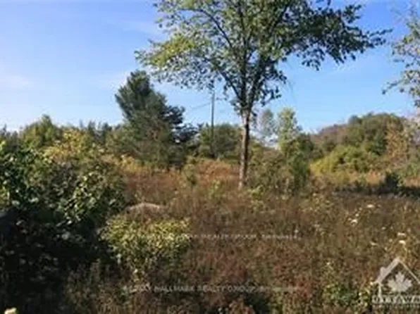 49 Rideau Ave N, Montague, ON K7A 2T7