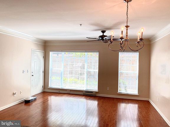 2nd image of 2287 Kew Gardens Dr