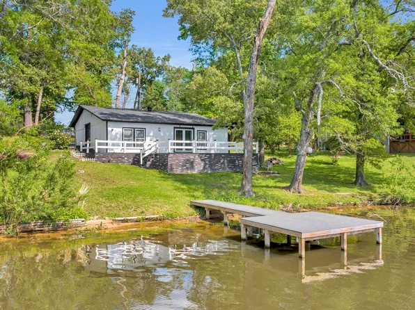 585 Naples Dr, Omaha, TX 75571