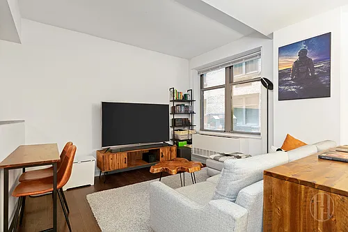 100 W 58th St Photo 1