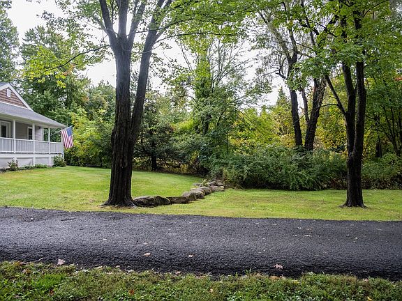 3rd image of 192 Vining Hill Rd