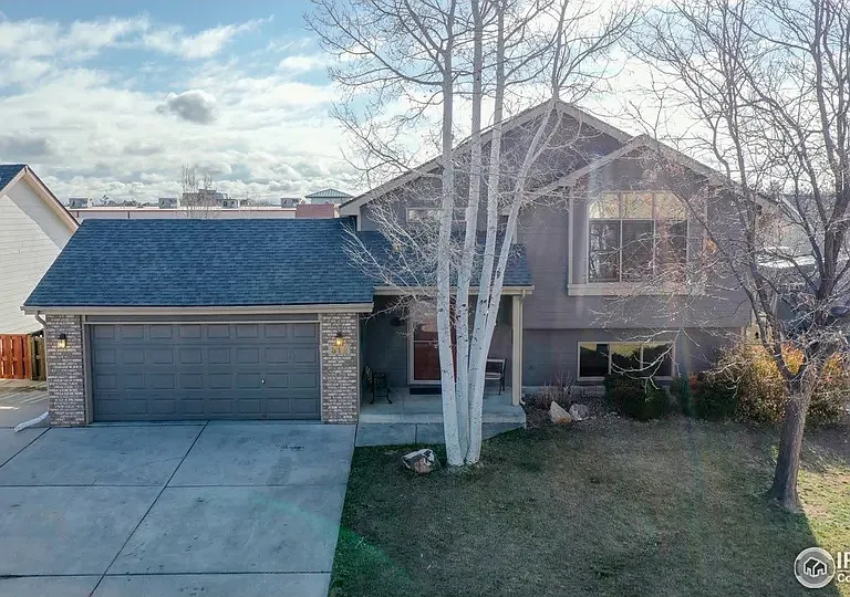 312 Albion Way — Photo 1