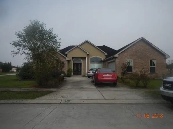 310 Lac Iberville Dr, Luling, LA 70070