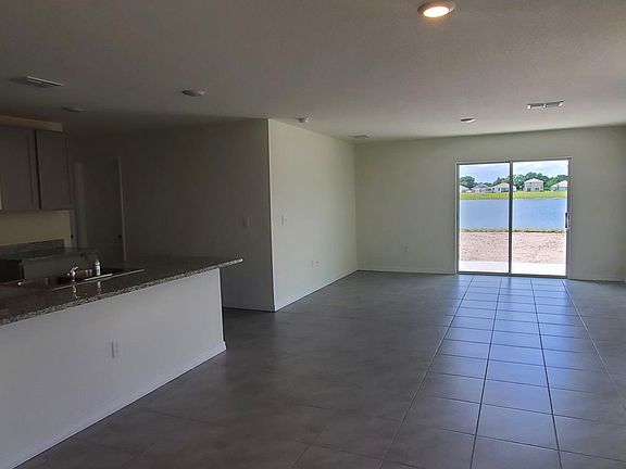 4th image of 947 7th Ave NW