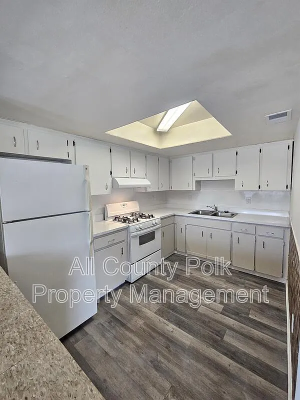 2 bed, 1.0 bath, 864 sqft, $995 — Photo 4