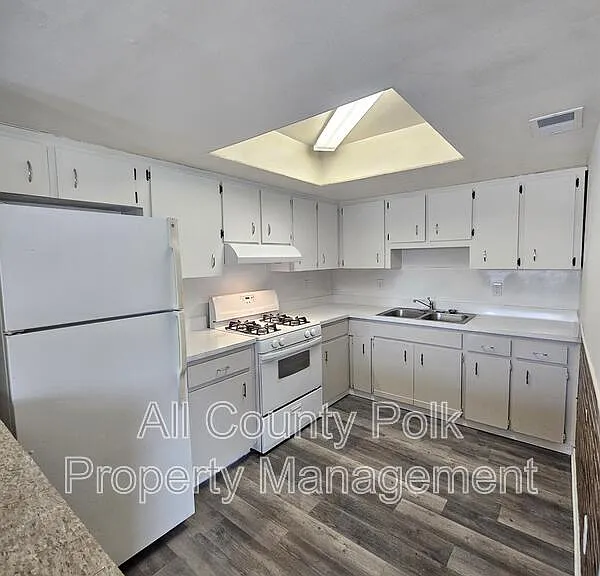 3037 Saint Paul Dr — Photo 4