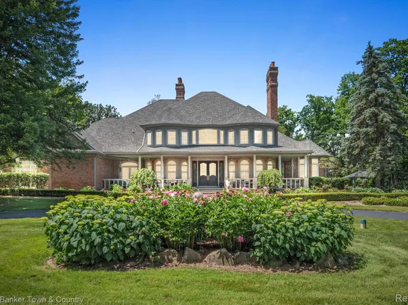 25025 Napier Rd, South Lyon, MI 48178