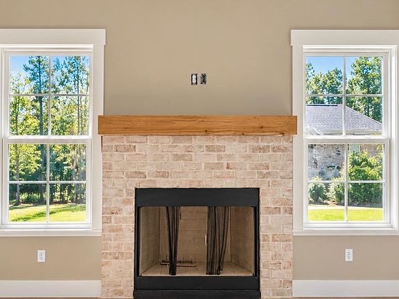 4th image of 77 Christy Ln