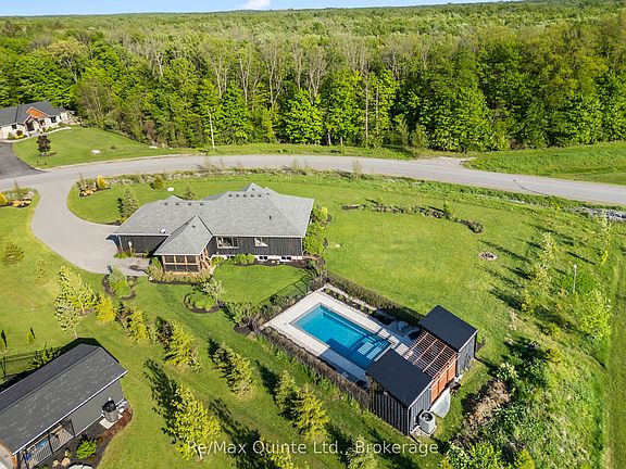 3rd image of 68 Hiddenvalley Dr