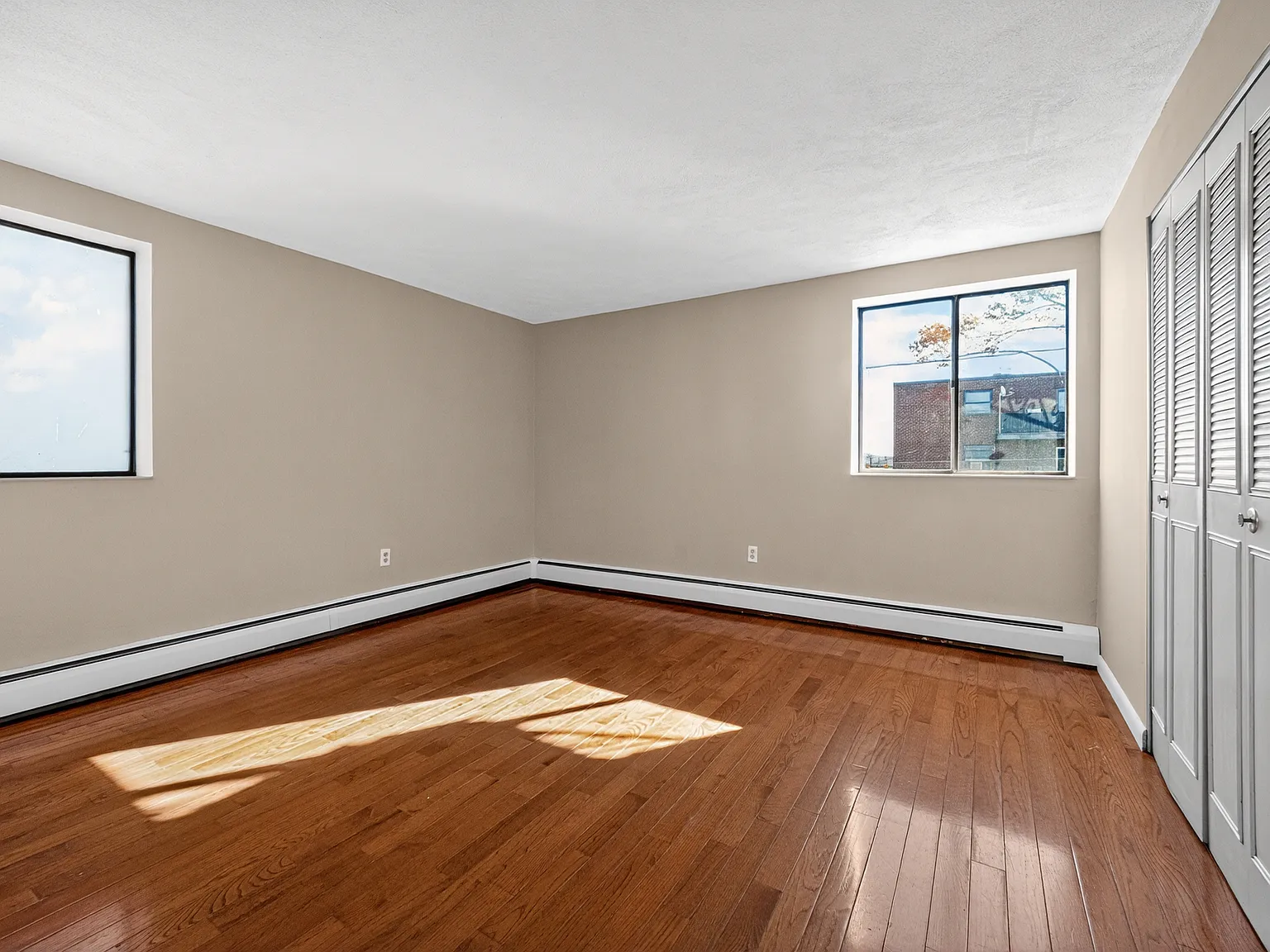 2 bed, 999 sqft, $2,300 — Photo 4