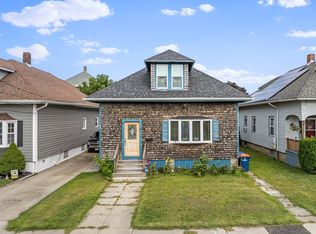 27 Calumet St, New Bedford, MA 02744