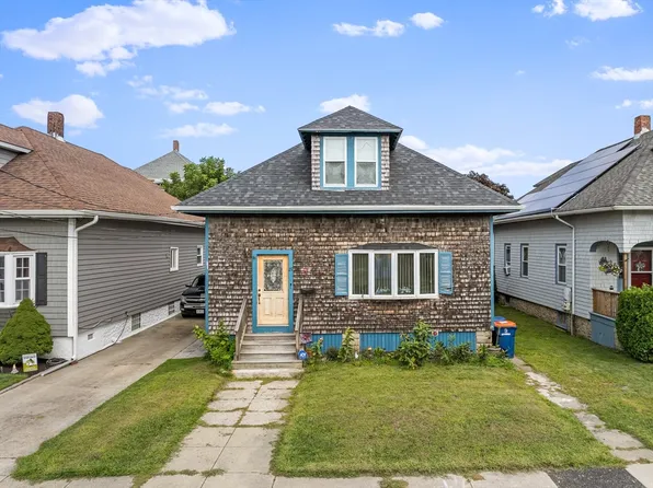 27 Calumet St, New Bedford, MA 02744