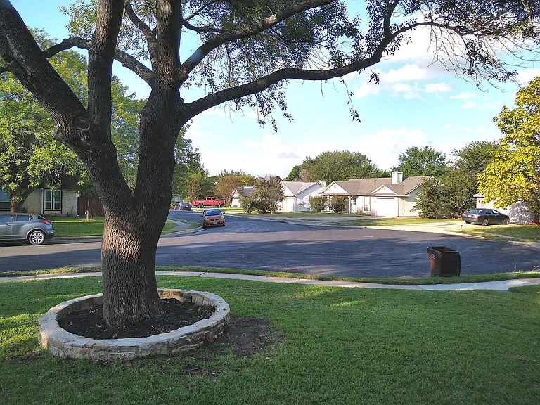 1813 Laurel Path — Photo 4