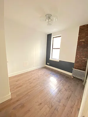 Rented by City Prime Commercial Realty  | media 7