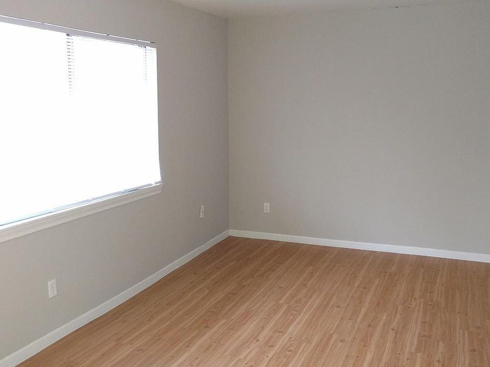 2nd image of 125 Weisenberger Dr APT 21