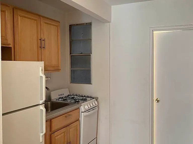 215 E 89th St #2D — Photo 5