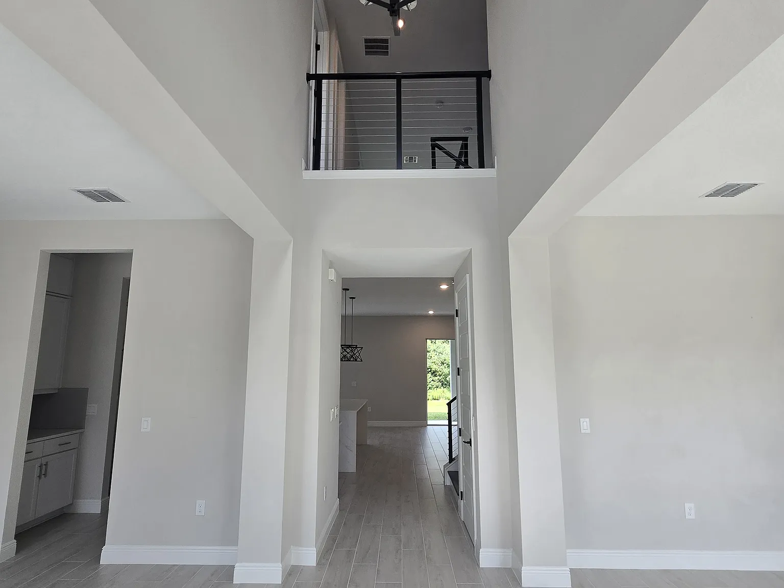 5 bed, 4.5 bath, 4301 sqft, $6,500 — Photo 4