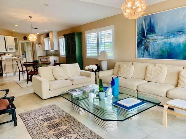 8219 Saint Johns Court, Wellington, FL 33414