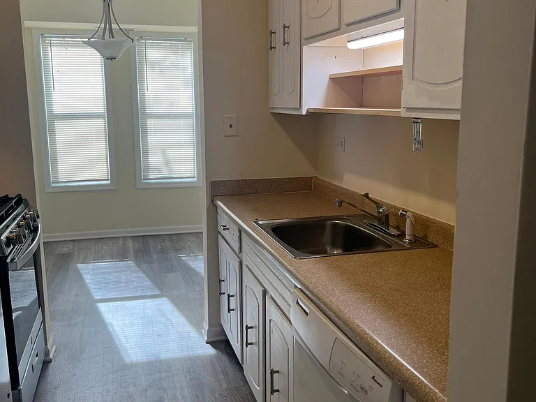 2216 Country Club Dr — Photo 6