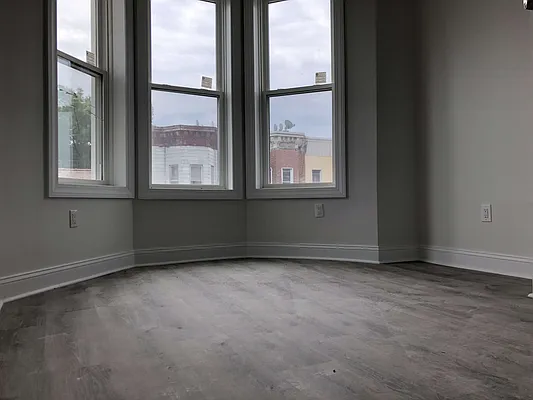 Rented by TheLocals LLC | media 19