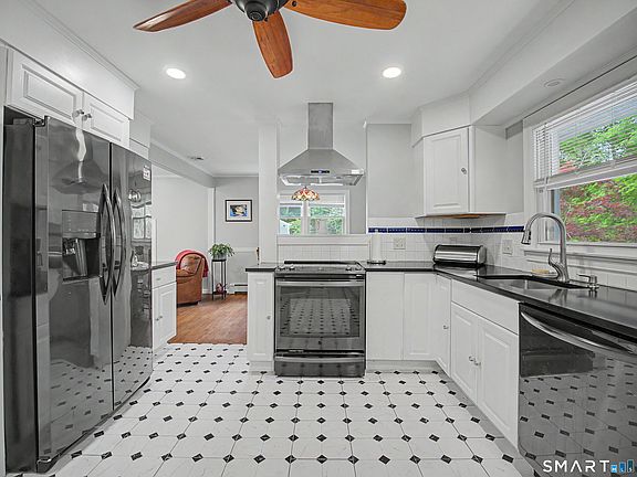 4th image of 15 Cloverdale Circle