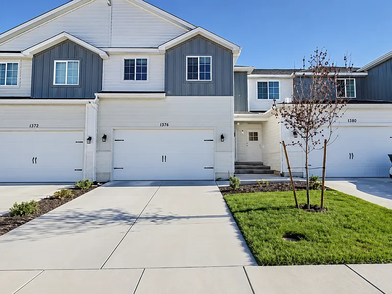 5156 E Lakefield Dr — Photo 1