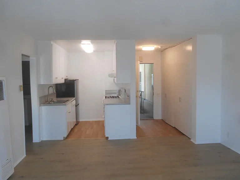 206 Kitchen and Entry