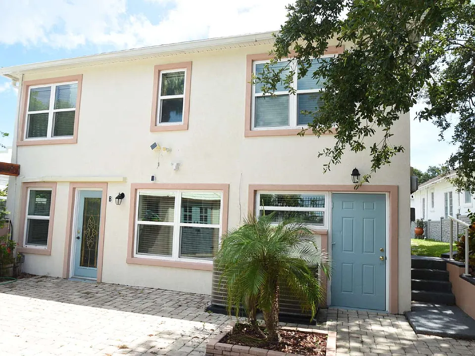 403 N Oleander Ave #B