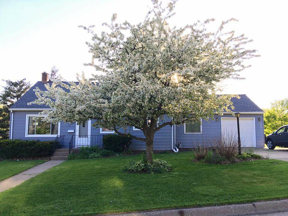 1st image of 1565 Earl Dr