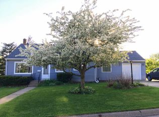 1565 Earl Dr, Dubuque, IA 52001