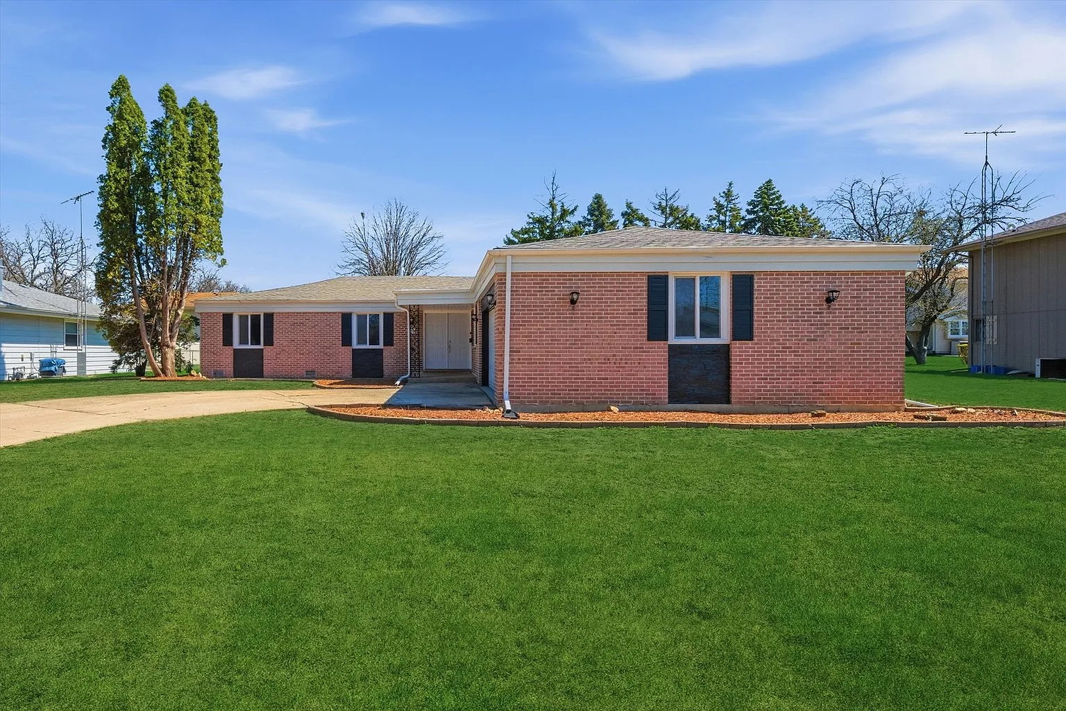 518 Apollo Dr photo 1