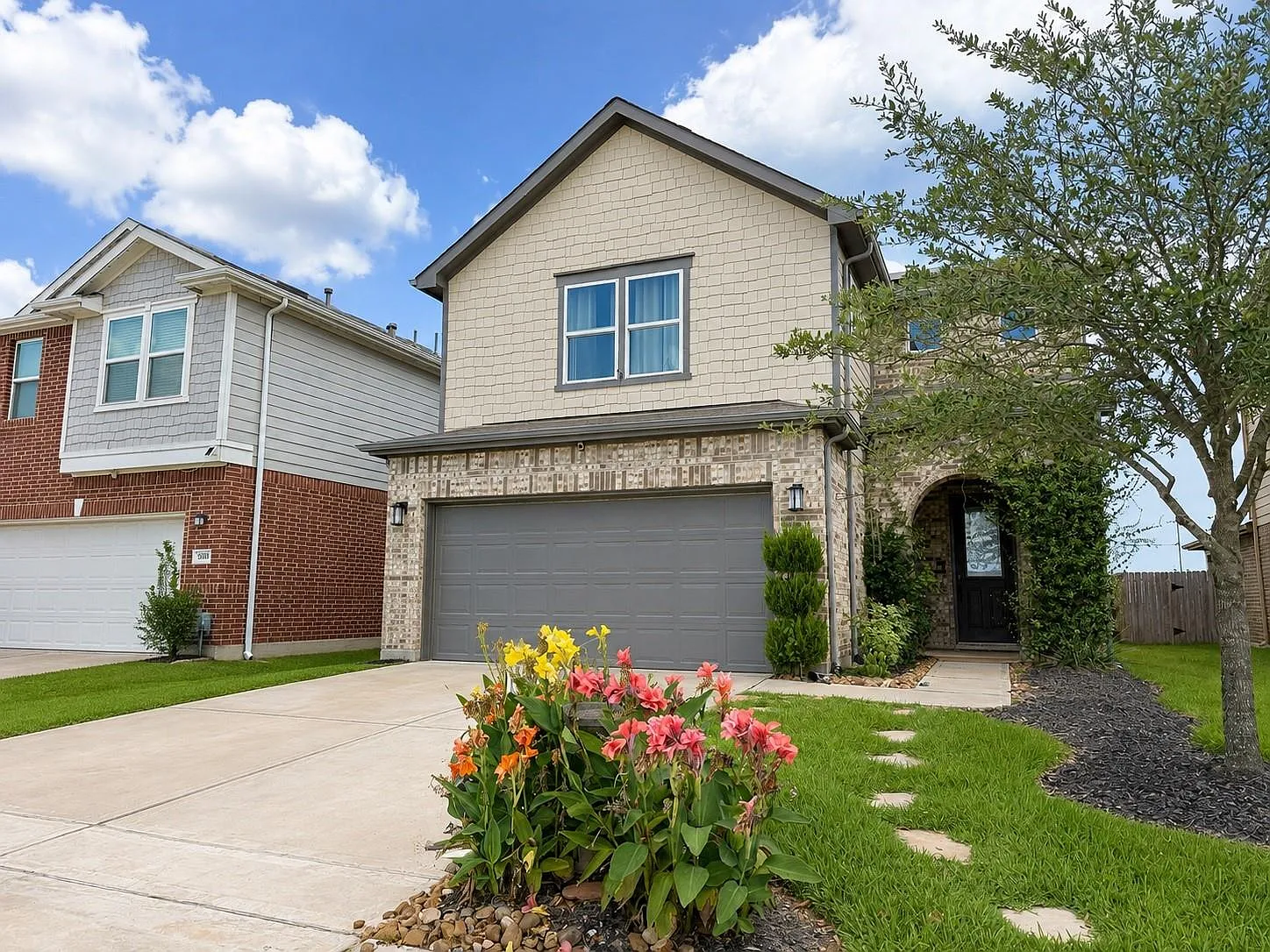 5 bed, 3.0 bath, 2680 sqft, $2,800 — Photo 2
